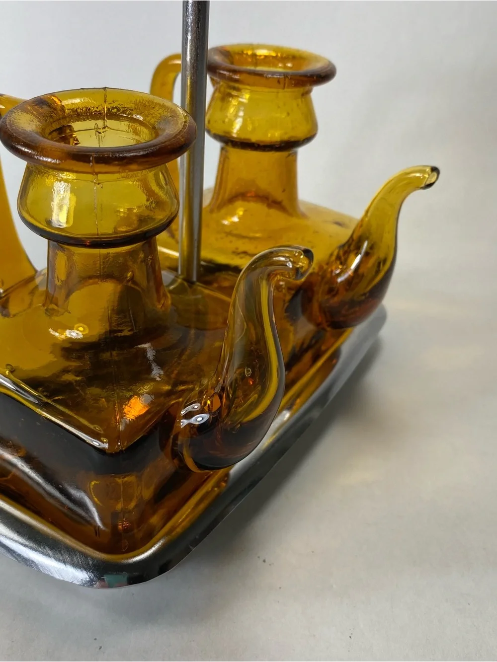 Vintage Mid-century Modern Amber Glass Oil Vinegar Cruet Set Chrome Metal Caddy